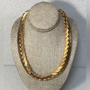 Monet Elegant Gold Necklace